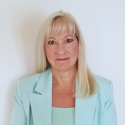 Lisa Weis 400x400 headshot